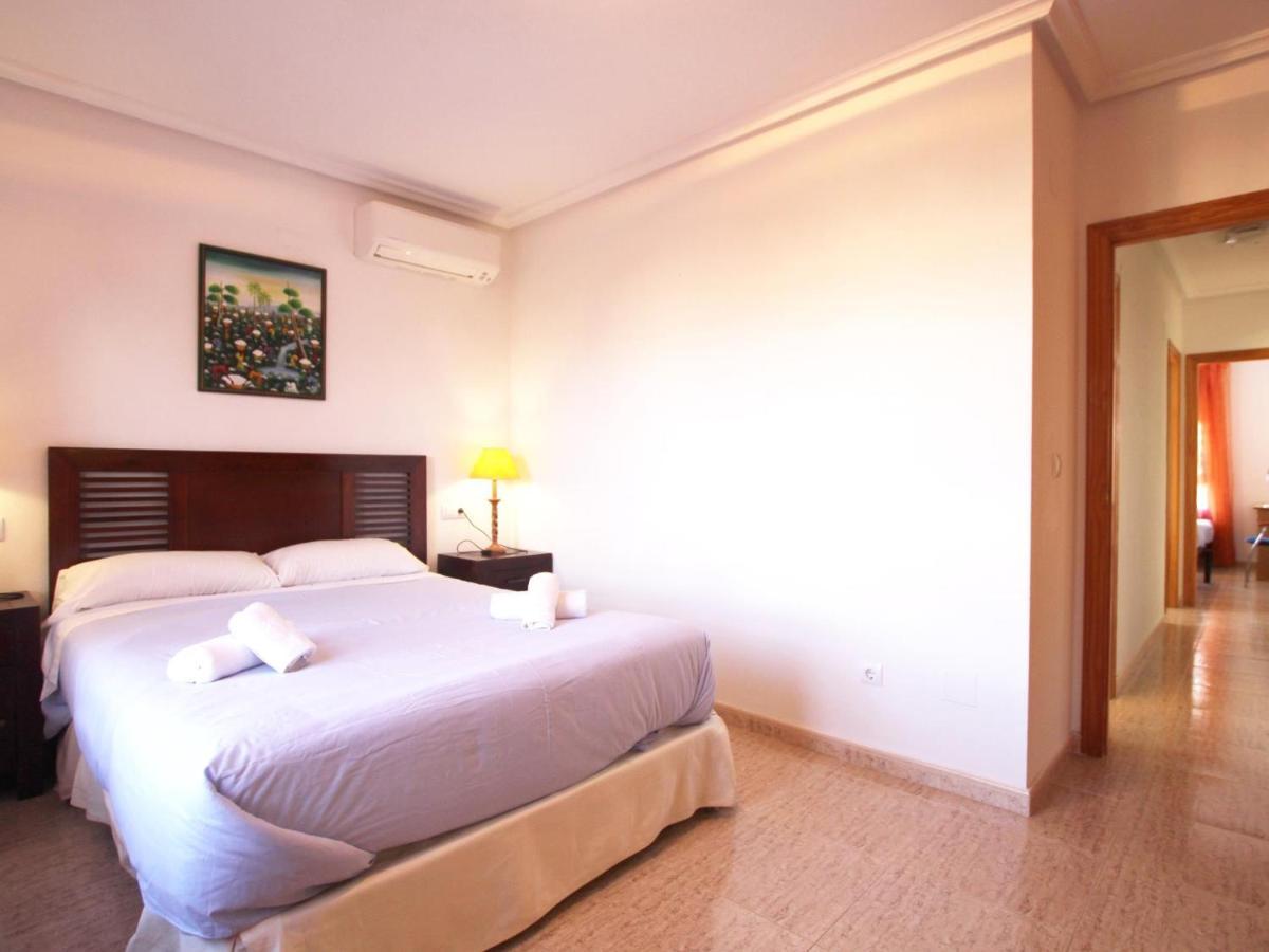Perfect Family Getaway Fully Equipped 3-bedroom With Pool In Cala Capitan Torrevieja Hébergement de vacances
