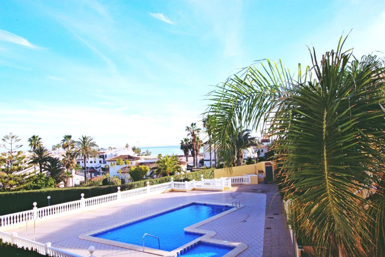 Perfect Family Getaway Fully Equipped 3-bedroom With Pool In Cala Capitan Torrevieja Hébergement de vacances