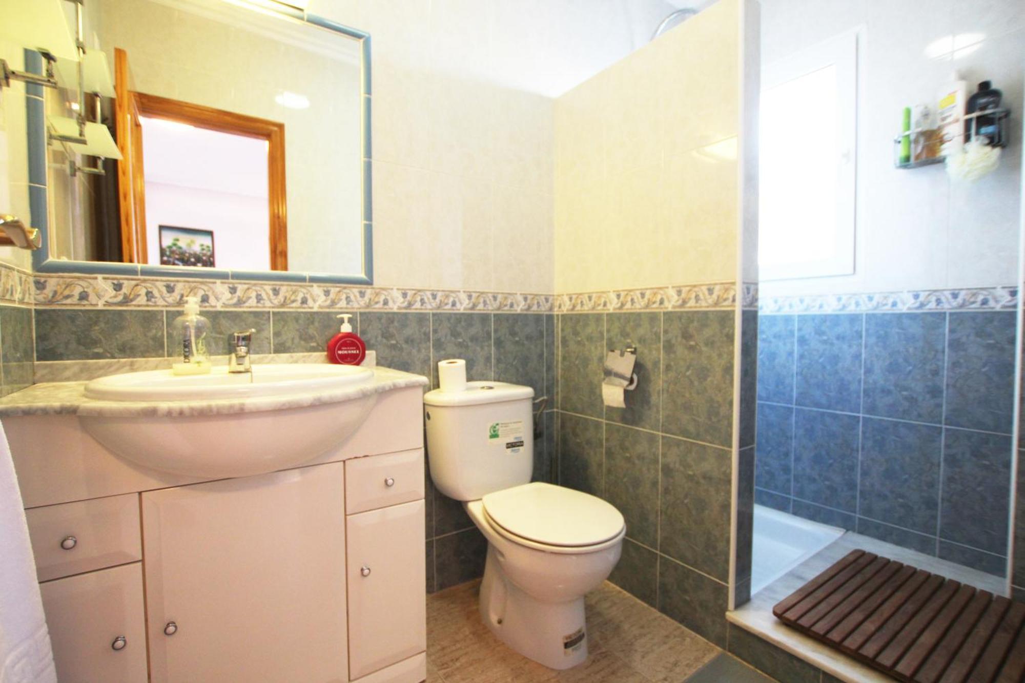 Perfect Family Getaway Fully Equipped 3-bedroom With Pool In Cala Capitan Torrevieja Vakantiehuis *
